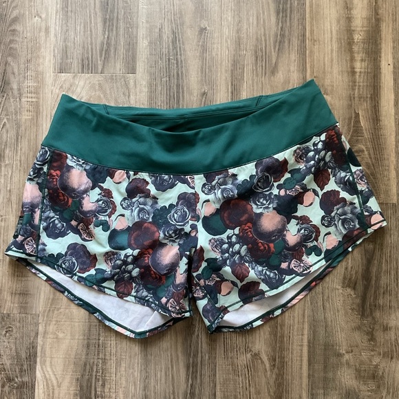 Oiselle Roga Shorts in Botanical Print Size 12 - Picture 2 of 5